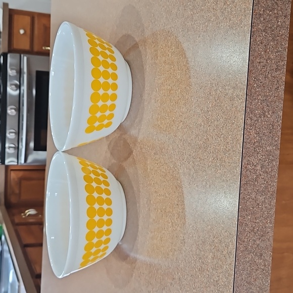 Vintage 2 Pyrex 1.5 Qt Yellow Dot Mixing Bowls!!! - Picture 6 of 17